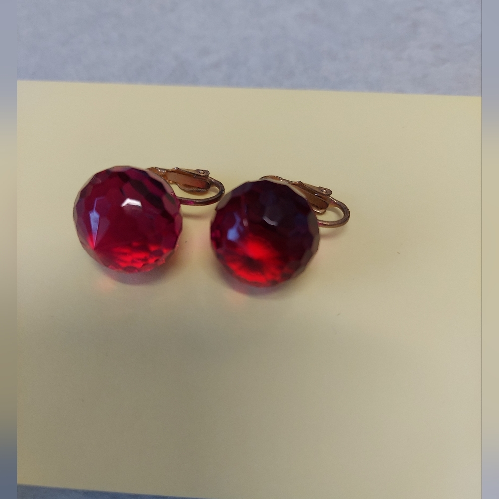 Vintage faceted plastic clip on earrings